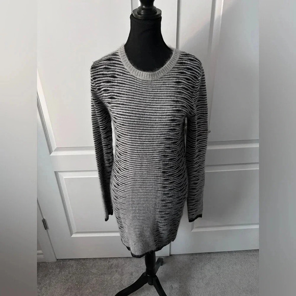 Soft Grey Long Sweater | Size M (approx) - Picture 2 of 8